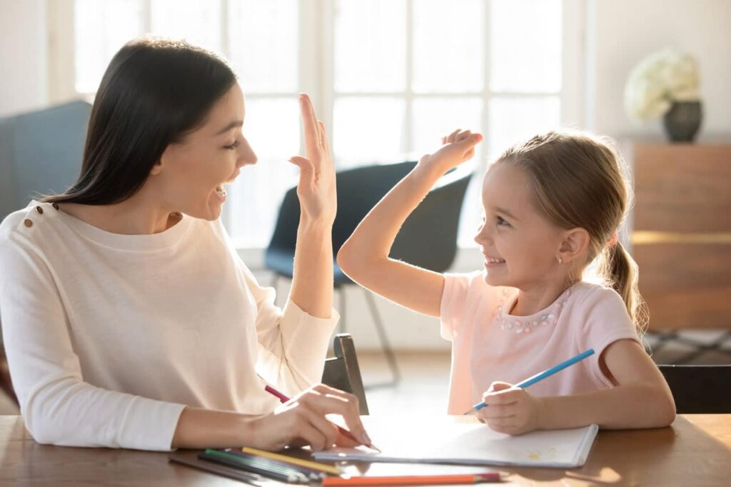 Vuelta a la rutina escolar: celebra logro de tus hijos