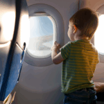 Viajar en avión con niños